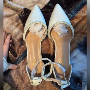 Lupus Elegant White Pearl-Embellished Women's Flats